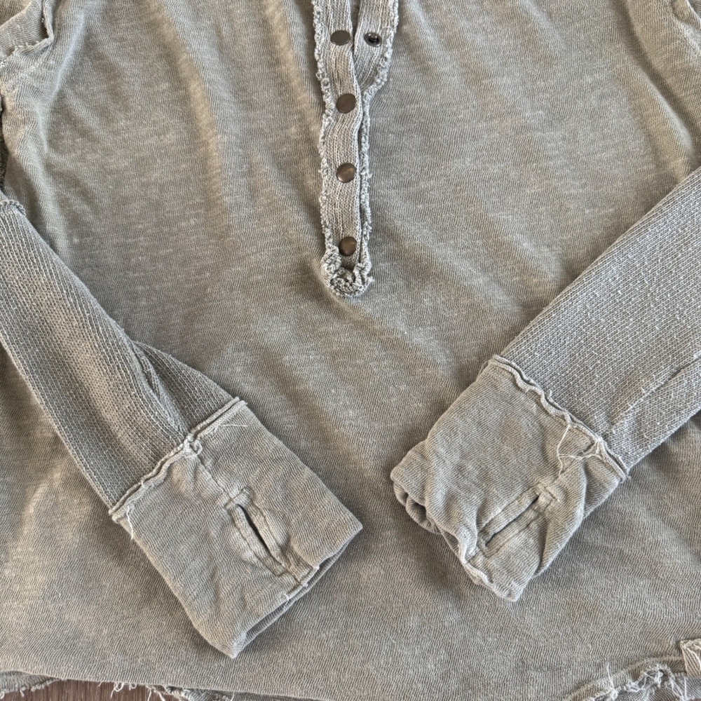 Free People We The Free Henley Top Sage Green Raw Edge Thermal Thumbhole Medium - Picture 4 of 7